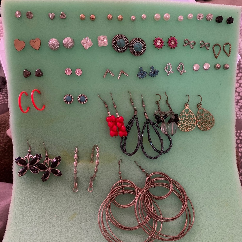 Lot of fashion earrings